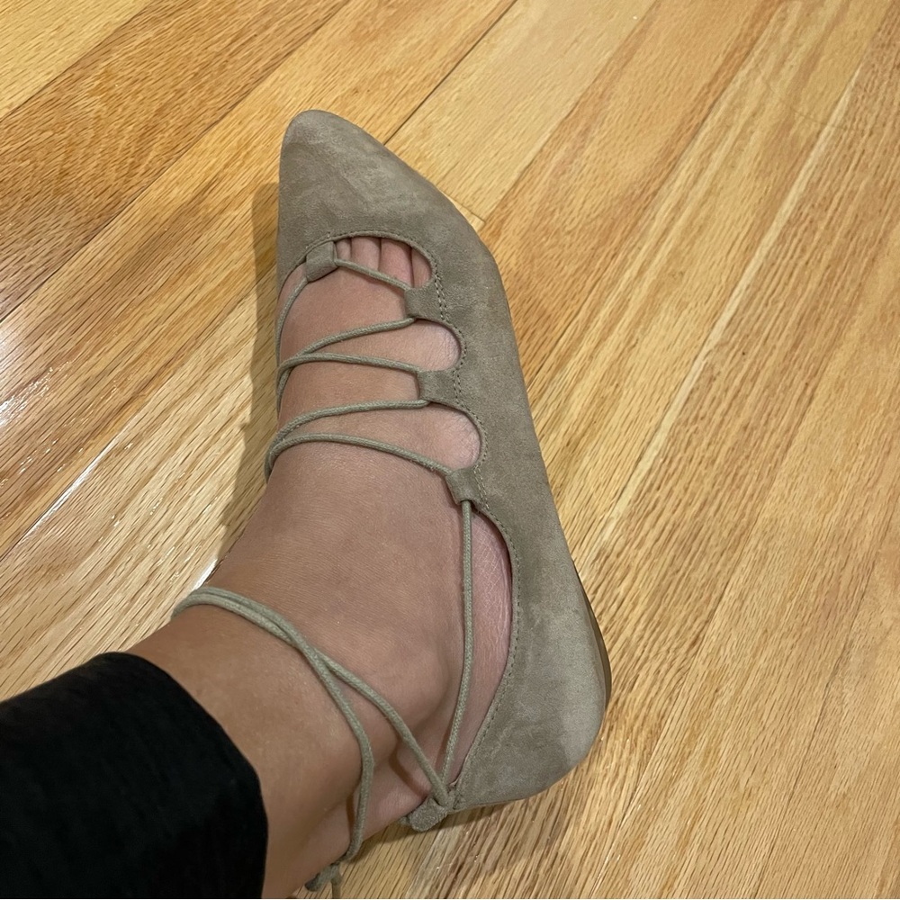 Me Too Amber Lace-Up Flats (Size 6.5)